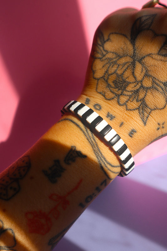 Black & White Stacker