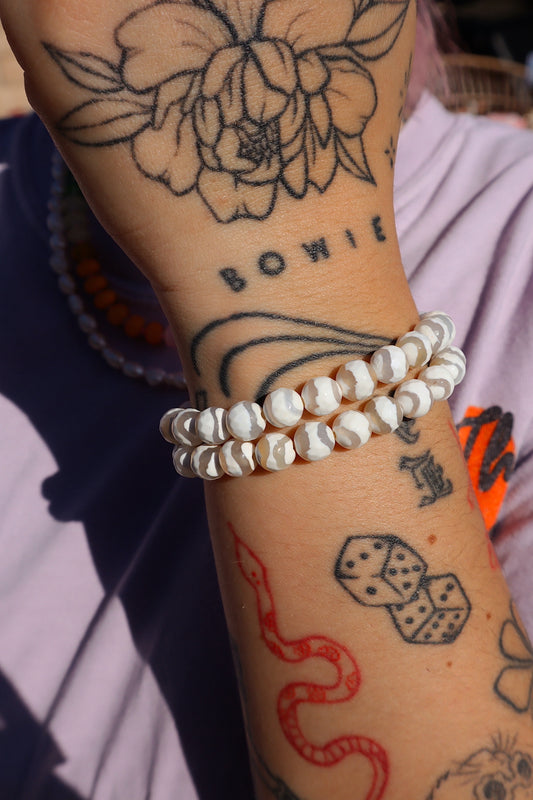 Wavvy White Dzi