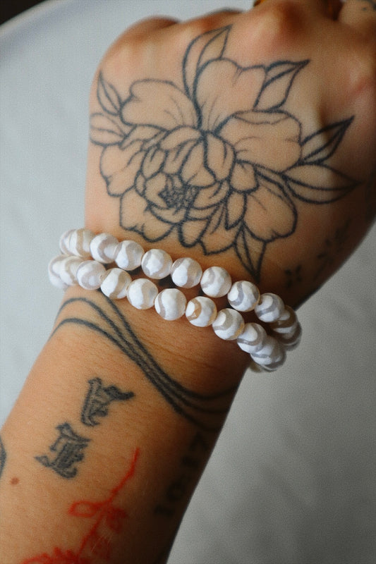 Wavy White Dzi